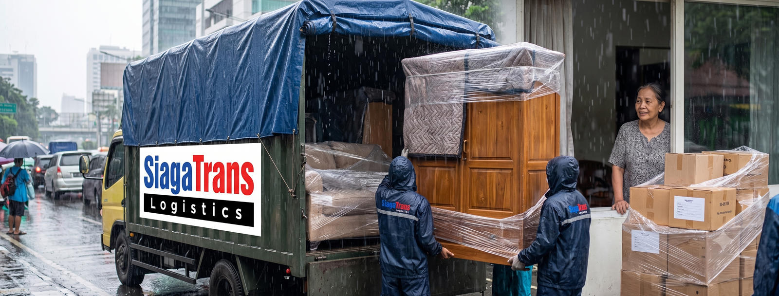 Hujan Mengguyur, Harapan Bertahan: Pindahan Saat Musim Hujan? Ini Cara Ekstra Melindungi Furnitur Anda.